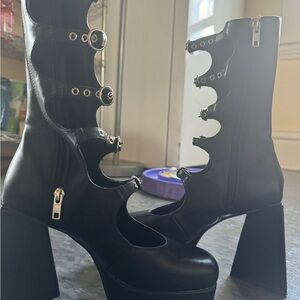 strap up heels • Size 9, ran smaller than expected • Never worn, new condition
